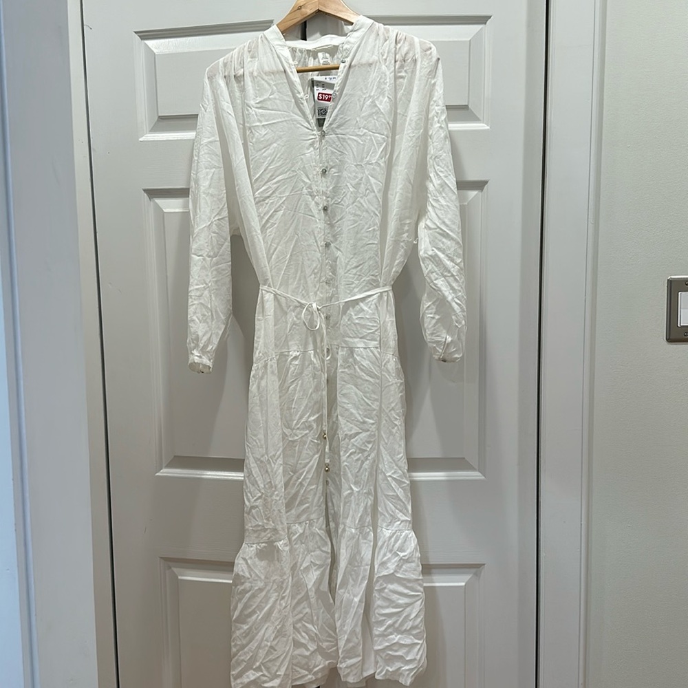 Nice white dress light weight w belt